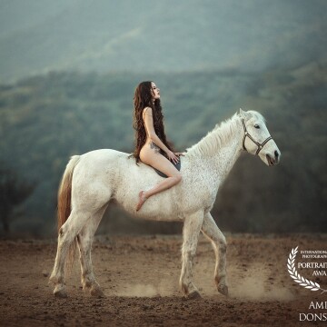 An amazing Ignacia, such a brave girl. Was taken with natural light, after sunset. <br />
Sony A7iii + Sigma Art 135mm 1.8<br />
Santiago, Chile 2019