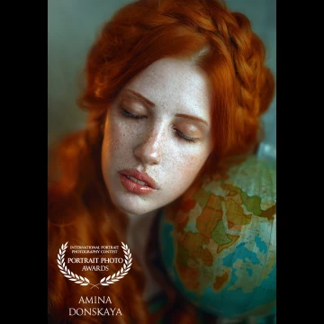 Nicole, an amazing red hair girl, her youth inspired me to take this photo. <br />
When we are young we feel like the whole world is in our hands, we are free to choose to do whatever we want, to travel, to know new cultures, to learn new languages, everything seems posible.<br />
Sony A7iii + Sigma Art 50mm 1.4<br />
Santiago, Chile 2019