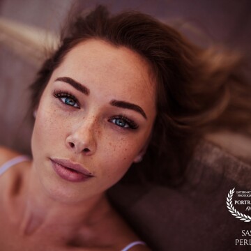 Thanks to the natural talented model @kim.berleey. This shot was taken in the streets of Frankfurt. Thanks again to denis_behrens_picturesworld for making this shooting possible.