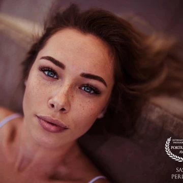 Thanks to the natural talented model @kim.berleey. This shot was taken in the streets of Frankfurt. Thanks again to denis_behrens_picturesworld for making this shooting possible.