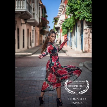 A fashion street shoot dancing under Cartagena’s Sun. Being the natural light, colors and the wonderful spot our partners in crime...