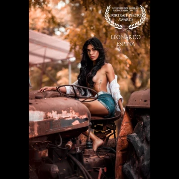 Working in paradise. A natural scene with natural light that allowed to me to achieve those spectacular tones.<br />
The perfect combination that just can be found in paradise…