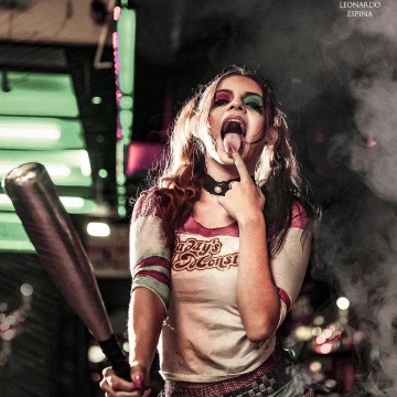 A hard teamwork to replicate a classic scene from the 80s DC comics of Harley Quinn.<br />
Lighting set up for this scene were kind of struggling, we tried to get a little bit of night ambient light and fill the shadows with a side light while we walking in a dangerous area.