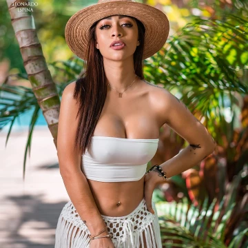 In a tropical paradise. A magical place where the model and the photographer got together to get this radiant and very colorful shot. Achieving a rembrandt light, making good use of natural light.
