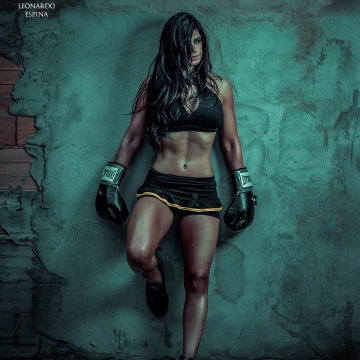 A fitness photoshoot made with two lateral strip boxes with green color gels and one neutral softbox to keep the balance on the skin.