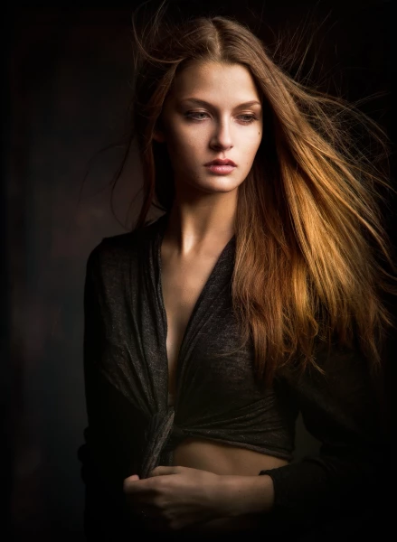 It is always a challenge to work with one light source and with movement in the image: in this case with flying hair. We have used a fan for this image. Also I wanted to make this hair and the picture golden and warm. 