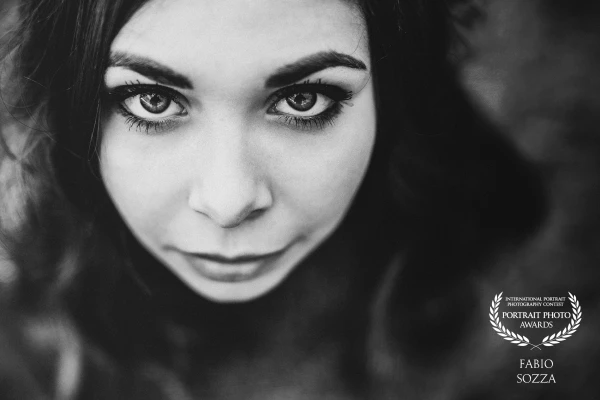 This is a simple portrait. The model has really magnetic eyes and I wanted to create something intimate, ton convey what I saw in her beautiful eyes. The black and white allowed me to show the contrast and the shapes better. Shooting at 1.4 made it simple to isolate this amazing subject. So intense.<br />
