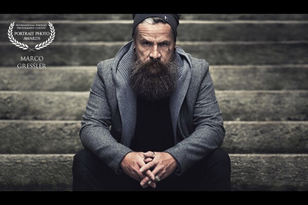 Pete Anthony Stevens really is a cool guy with a big heart. We went to lucerne to take some pictures for my project for children with cancer and adiddionally we did somy shots for our portfolios, this is one of them :) And thanks to Make-up by Beverly Gressler too.