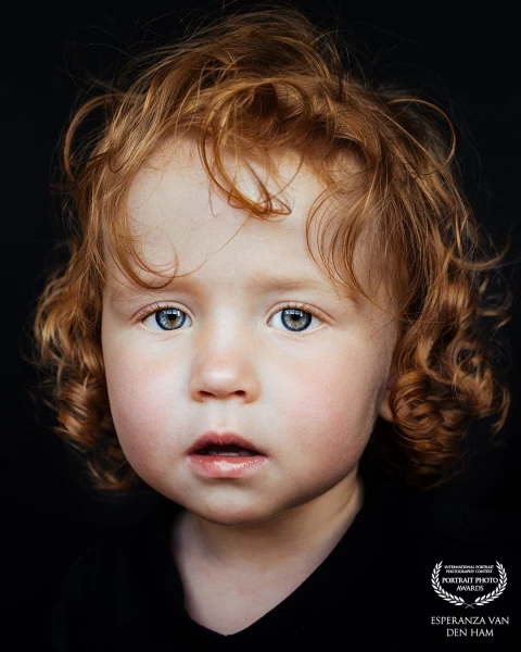 I love to have kids in my studio with red hair. It makes the colors so beautiful and strong with the black background. Her bright eyes has a red/orange spot that makes the contrast with the hair so much stronger. <br />
<br />
Photographer & Lightroom edit: @iamshootingportraits<br />
www.iamshootingportraits.nl