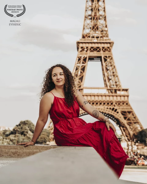 This picture is my daughter in Paris. We made this ''photo trip'' for her 30th anniversary i love it...