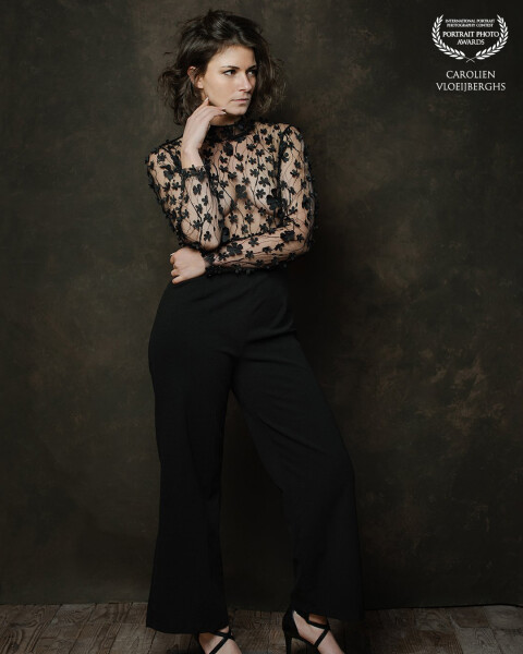 Portrait by Flowing fotografie 
www.flowingfotografie.nl