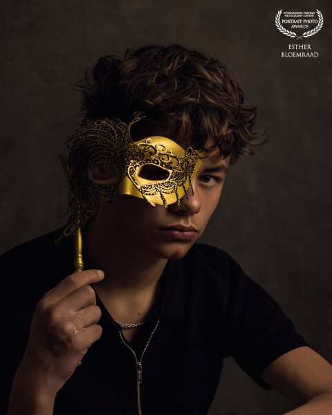 Masks have a rich and multifaceted meaning. They are used in many different contexts. As far back as ancient Greece, they were used to express characters and emotions. Masks can evoke questions or simply be used for their beauty and mystery.<br />
<br />
Model: Stan<br />
Photo & edit: @estherbloemraad.fotografie