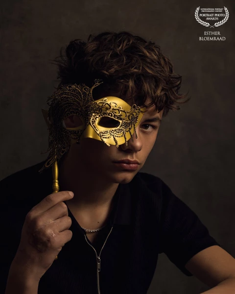 Masks have a rich and multifaceted meaning. They are used in many different contexts. As far back as ancient Greece, they were used to express characters and emotions. Masks can evoke questions or simply be used for their beauty and mystery.<br />
<br />
Model: Stan<br />
Photo & edit: @estherbloemraad.fotografie