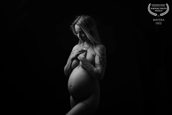Sometimes pictures need little. How beautiful the female body is!