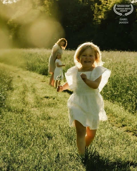 'The freedom of childhood, captured forever.'

Made by: Camera Bells - Isabel Jansen
IG: @camerab...