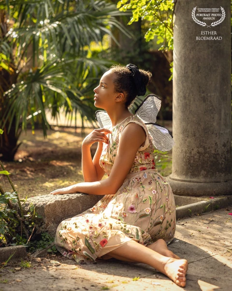 A Saturday afternoon somewhere in a park in Amsterdam making fairytale-esque pictures. Playing with light and shadow to make beautiful images.<br />
<br />
Model: Bella<br />
Photo & edit: @estherbloemraad.fotografie