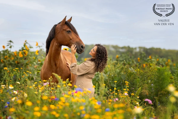 Rachel and Míadora enjoying their moments together inbetween the flowerfield.