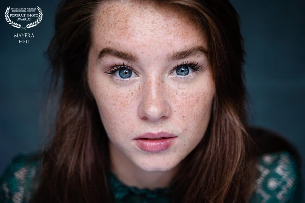 A daylight portrait of this beautiful girl.