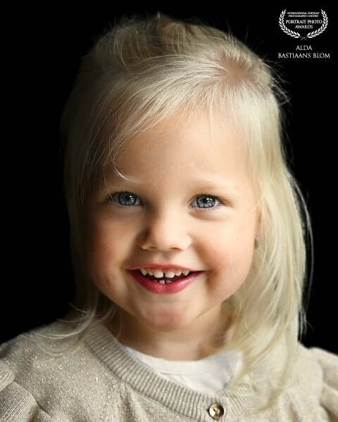 Mooie Elisa met haar guitige lach ♥️
“De mooiste ogen 
schitteren van binnenuit”