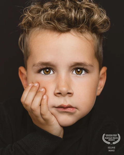 Model Raf, Nederlands

𝐹𝑜𝑡𝑜𝑔𝑟𝑎𝑎𝑓 𝑆𝑒𝑙𝑖𝑛𝑒 𝑀𝑎𝑎𝑠
𝐼𝑛𝑠𝑡𝑎: 𝑆𝑒𝑙𝑖𝑛𝑒𝑚𝑎𝑎𝑠.𝑓𝑜𝑡𝑜𝑔𝑟𝑎𝑓𝑖𝑒.𝑛𝑙 
𝑊𝑒𝑏𝑠𝑖𝑡𝑒: 𝑠𝑒𝑙𝑖𝑛𝑒𝑚𝑎𝑎𝑠𝑓𝑜𝑡...