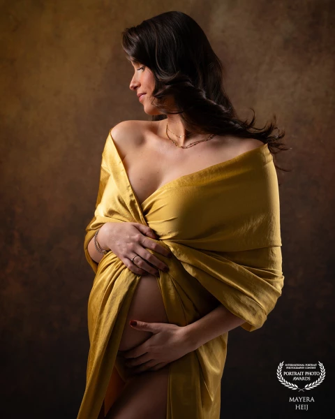 The colours of the background and the canvas complement each other, and this really comes into its o...