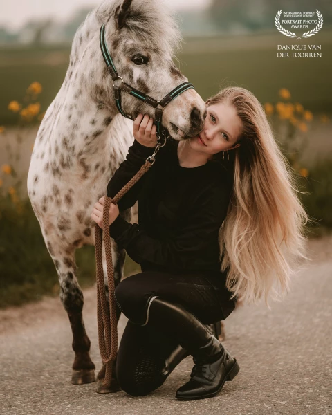 Model: Nikki and horse Nikai<br />
Photo & Lightroom edit: @daniquevdtphotography