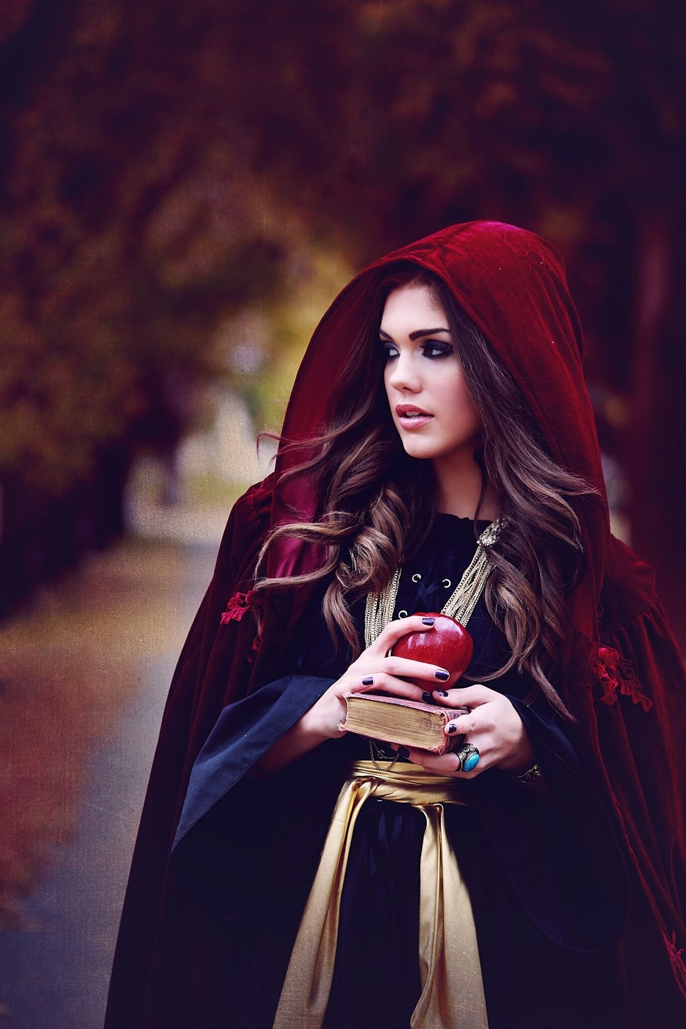 Once upon a time... <br />
Model: Rihana Long <br />
Hair: Rachel Stange <br />
MUA: Holly Decker <br />
Concept, styling & photography by Martine Sansoucy