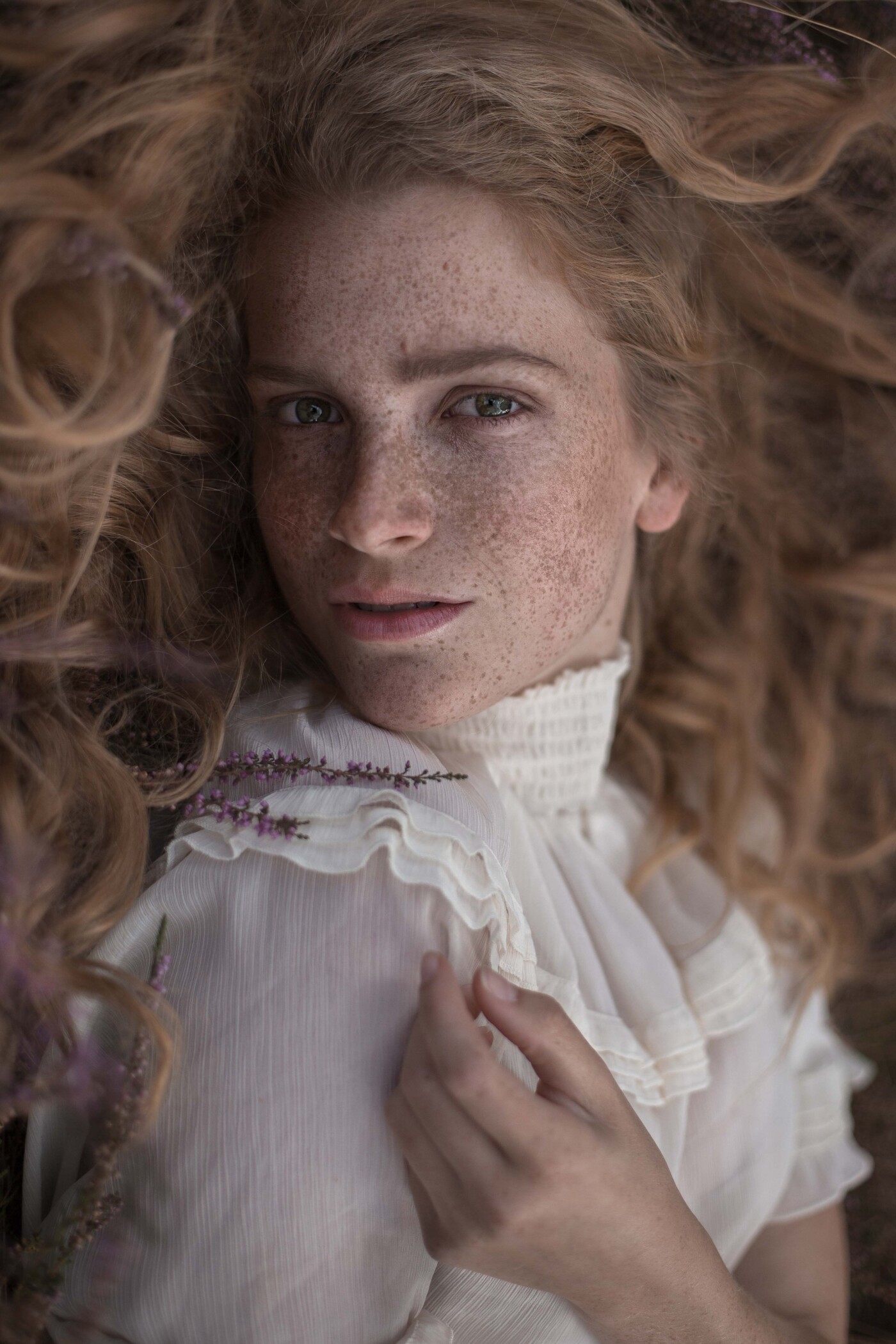 This portrait i have made with my awesome muse @elinee_vdb! Only the natural beautiful model. She lay on the ground and her wonderful hair framed this picture!