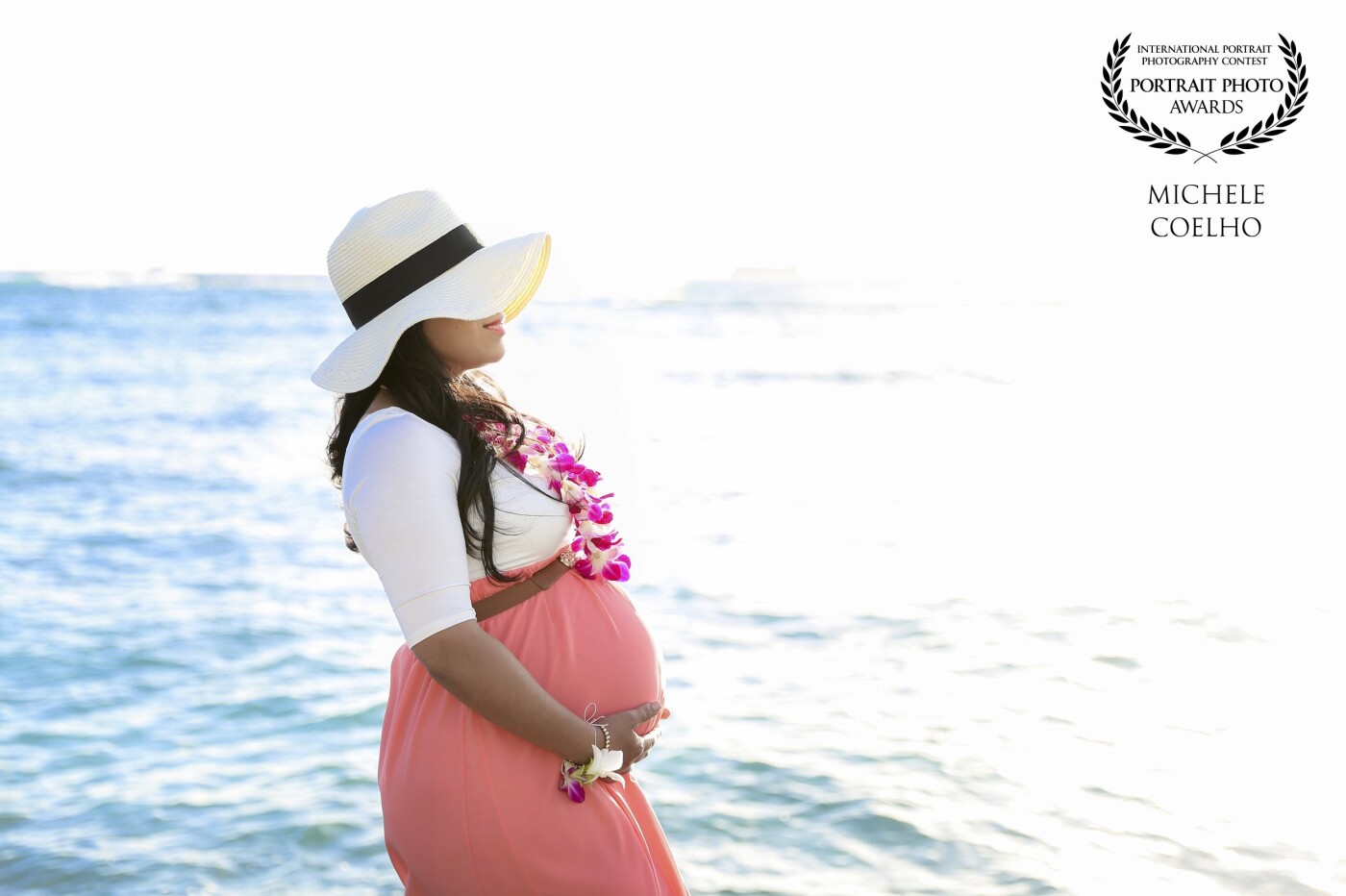 This beautiful mom contacted me for some family and maternity photo session, she was expecting her second child, a baby girl this time. We started the photo session close to sunset time. I loved her dress and the hat she was wearing give us a extra awesome look. 