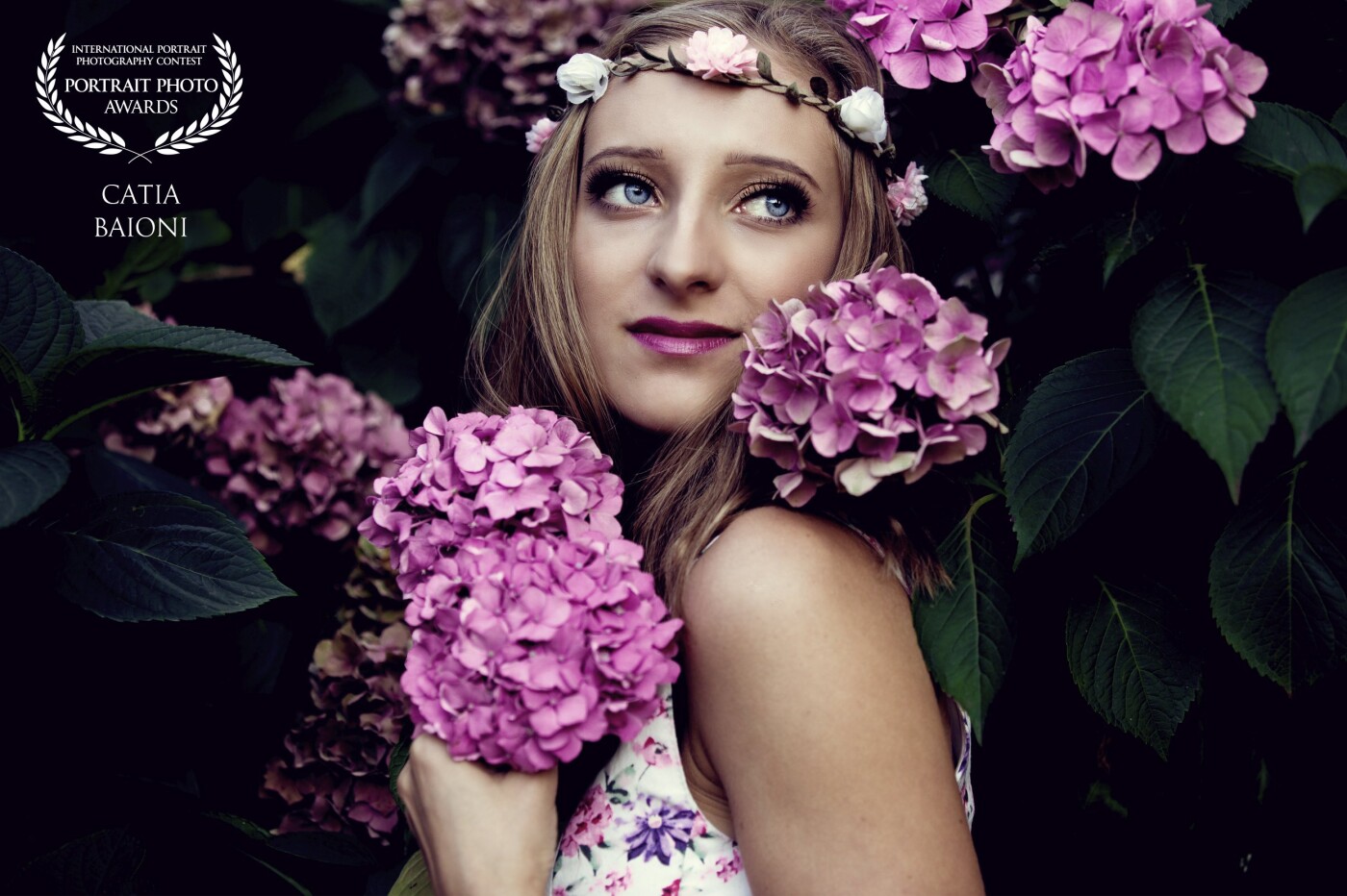 This photo was taken spontaneously on a summer evening in the city of Bern. It was a hedge with lots of pink flowers immediately my model sat in the hedge and we did this dreamy photo.<br />
Fotograf: http://baionifotografie.com/<br />
Model: https://www.facebook.com/PhotomodelChiara<br />
