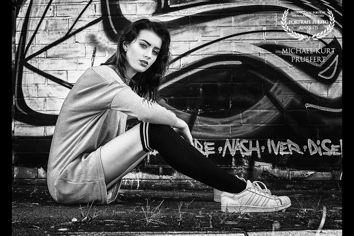It was a lovely autumn afternoon when I shot this photo of the beautiful Yessy in Lübeck, Germany. I like the combination of the artistic graffiti in the background and the beauty of Yessy. I decided to edit the photo in black and white with a lot of contrast to emphasize this combination. And after editing I thought it looks like an add campaign for adidas ;-) 