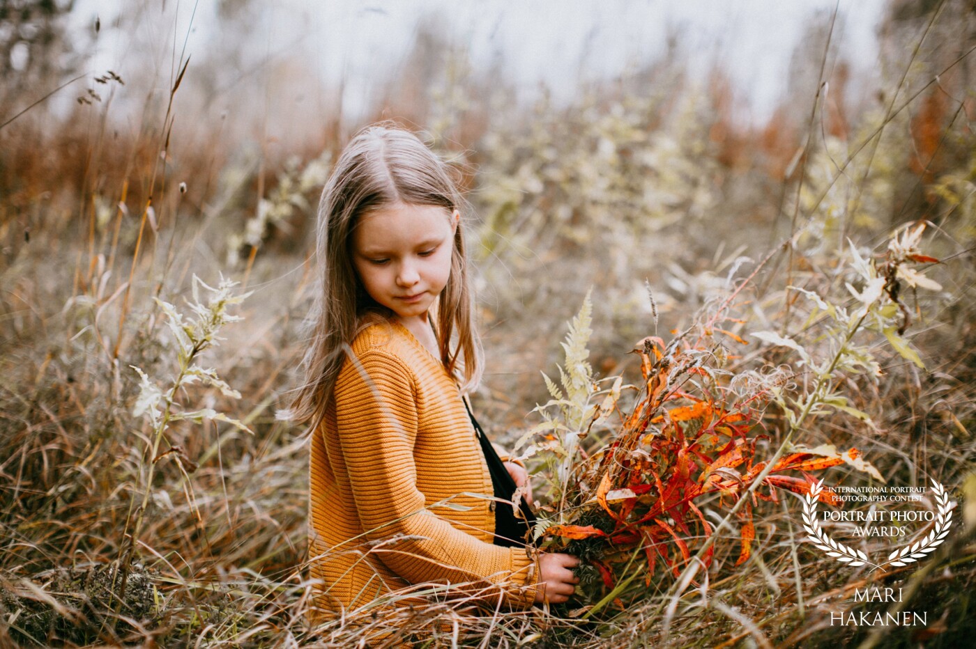  A key element for this shoot was fireweed. I wanted to create a very autumn look with it. <br />
Cloudy september sunday, yet the colors were stunning. <br />
<br />
Natural light, 50mm lens. 
