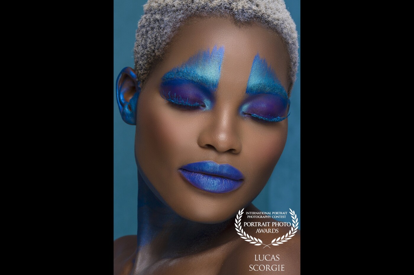 Once I saw this model face and the funky hair colour I just knew I have to do some beautiful work with her. I just love how you can play with color on dark skin. 