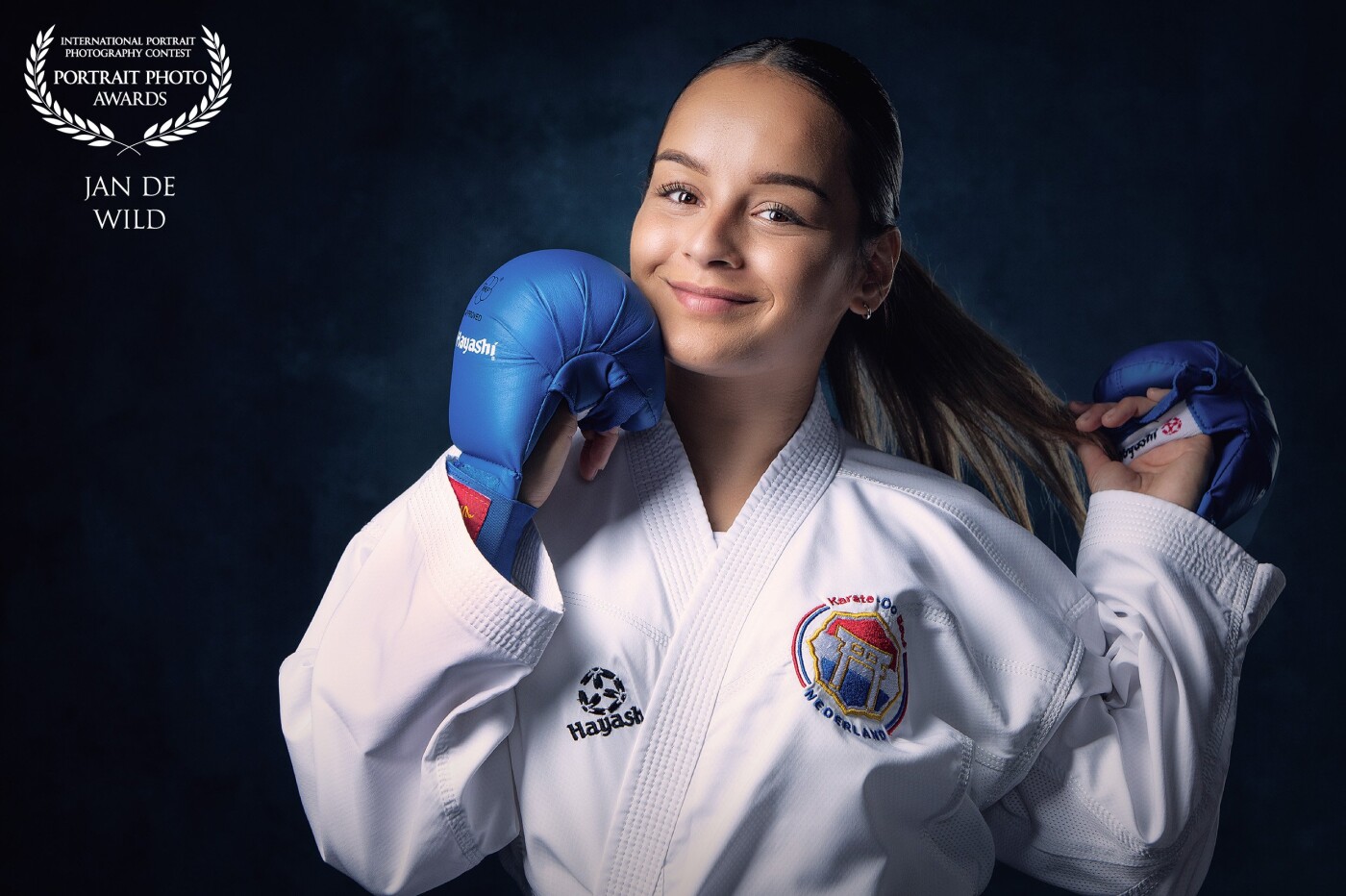 Yamaika came in the studio for some new portraits for herself. She is a member of the Dutch karate team and very talented. We had a lot of fun in the studio.