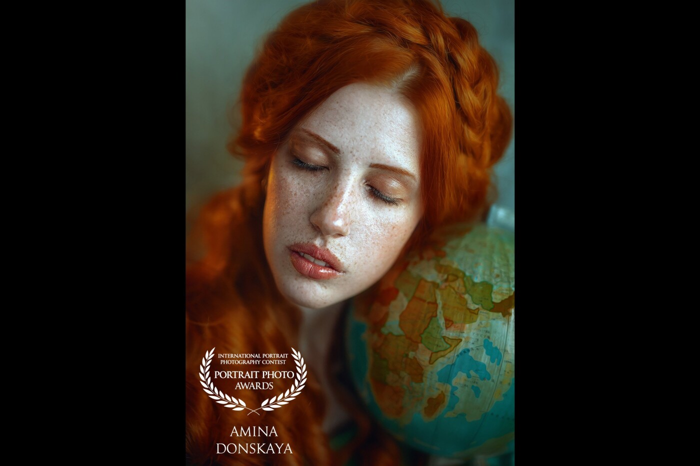 Nicole, an amazing red hair girl, her youth inspired me to take this photo. <br />
When we are young we feel like the whole world is in our hands, we are free to choose to do whatever we want, to travel, to know new cultures, to learn new languages, everything seems posible.<br />
Sony A7iii + Sigma Art 50mm 1.4<br />
Santiago, Chile 2019