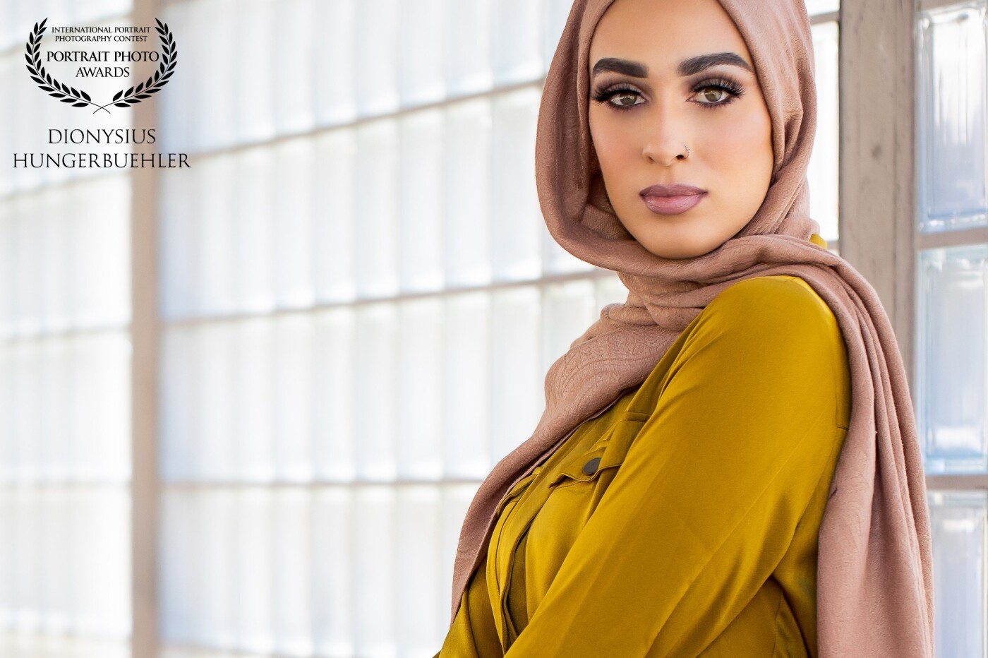 I was looking forward to having a shooting with Karima. Her style is amazing. A wonderful model and a fantastic MUA. Apart from that, the light conditions were perfect. 
