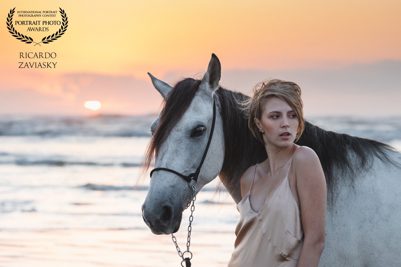 Do you know that feeling of freedom? To be able to be among great friends and enjoy that morning breeze hitting your face as soon as the first rays of the sunrise, the immensity of the sea at your feet and beside wonderful horses ... who never wishes that time never pass?
