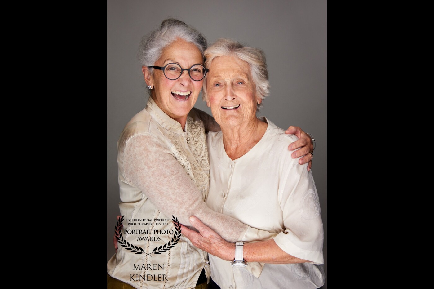 The photo session was planned as a portrait session for her mum who just turned 93. As the daughter organised the session I also wanted to shoot both together for a life time memory. And this is the result - having fun together in front of my camera.