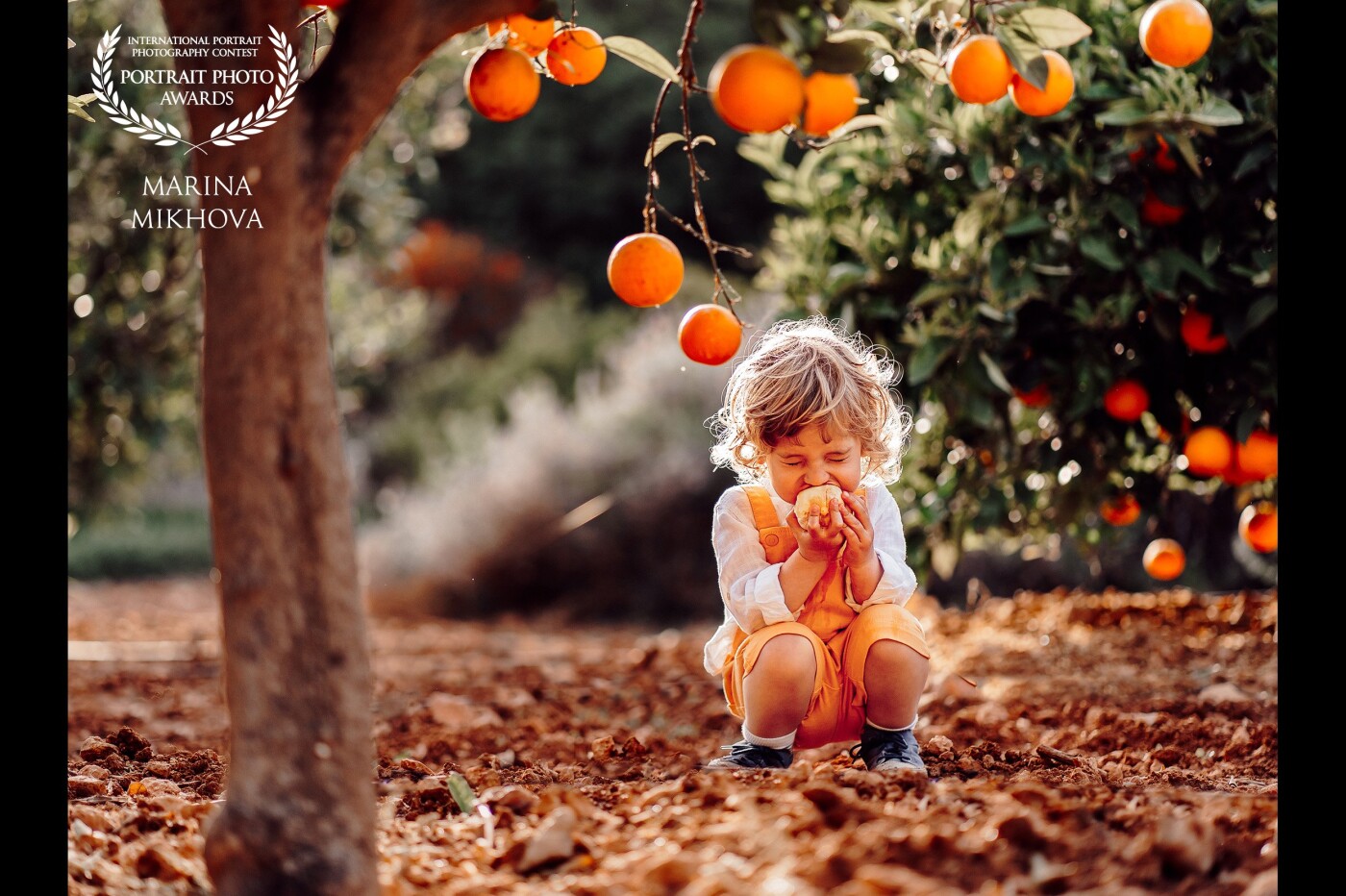 What a joy to try fresh oranges directly from the tree! It was not planned to eat them but eventually, it became the best part of the shooting.