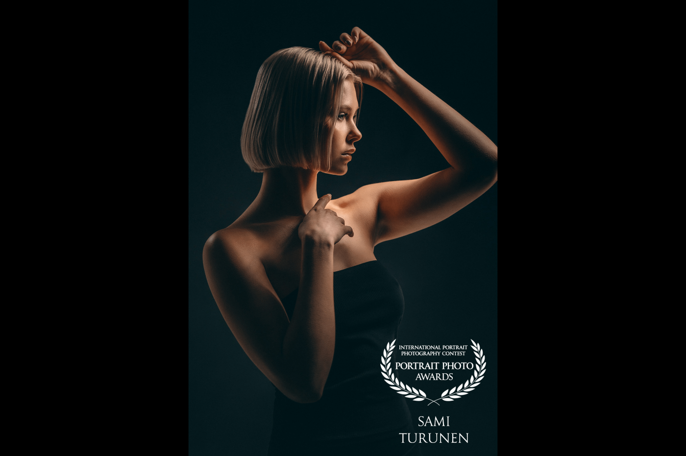 Shot with a stripbox & grid as a main light and led tube as a backlight / backlight to create a rim behind a model. Our goal was to achieve perfect timeless moment and simplicity in frame. Model is an elegant Matilda Wirtavuori.