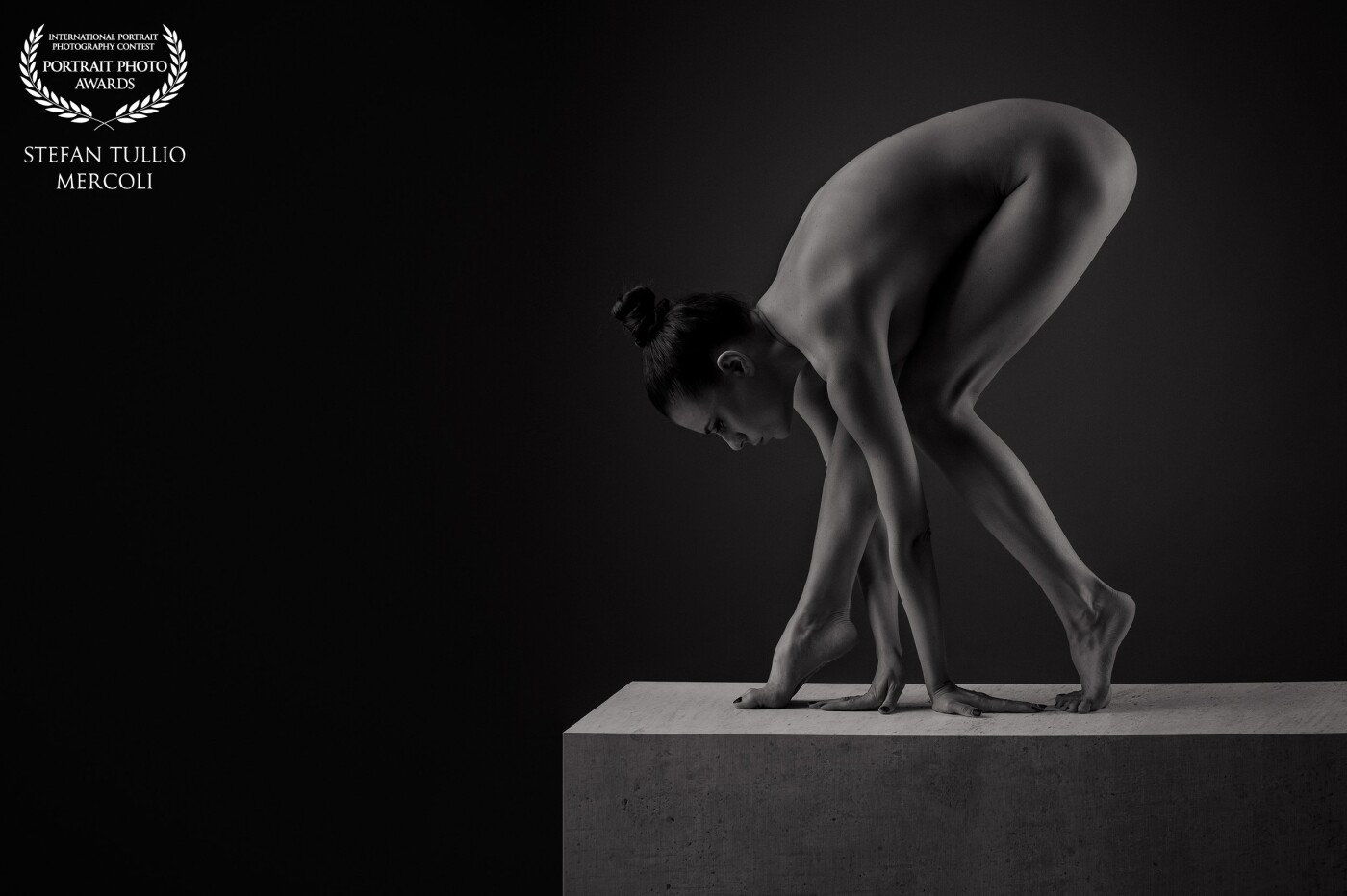This picture was taken in the photo-studio in 6340 Baar in 2021 with model Aleksa. Thanks to ballet skills the model has, this kind of nude art became possible.
