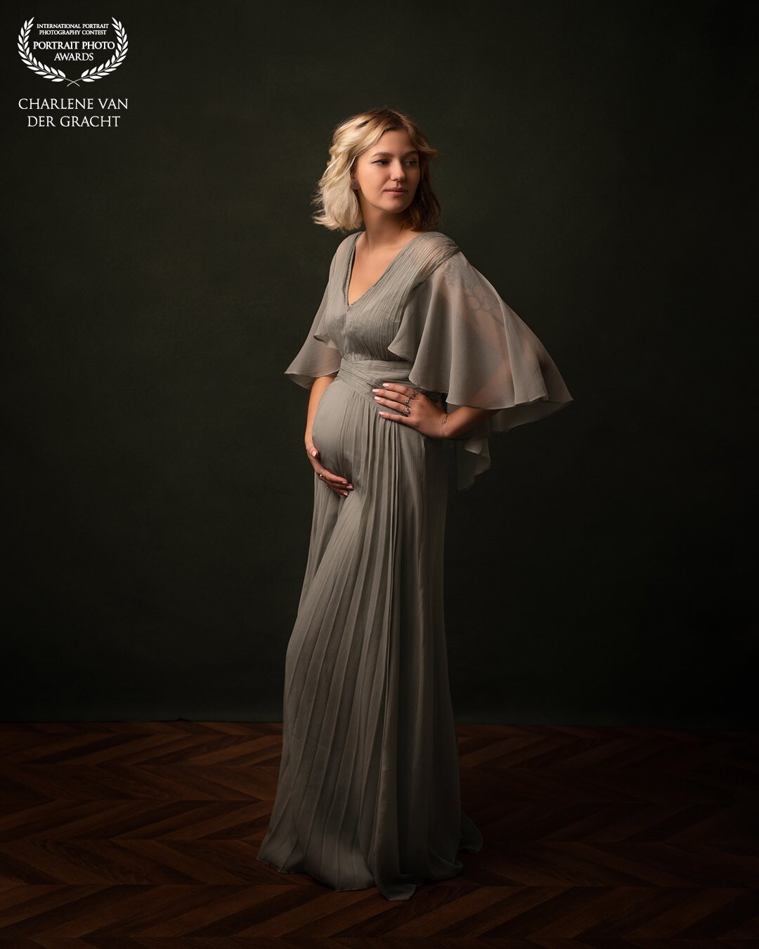 When Loïs asked me to take pictures of her pregnancy knowing that she will lose her baby after birth, I did everything I could to give her and her partner an unforgettable memory of her pregnancy. And what a pride she radiates. I am so proud of her.
