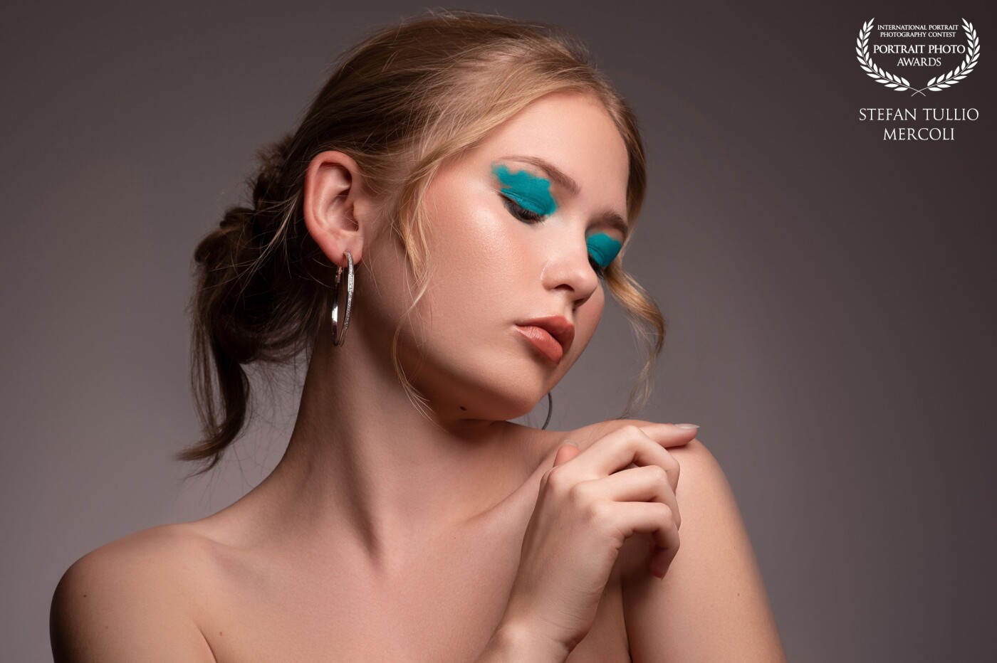 This pictures is part of an series with the theme pastel colors. The make up artist Nina from Ninchensart (instagram) did a great job and a modern make-up look. Thanks to the model agency Golden Model Gate GMG Switzerland for having model Michelle.