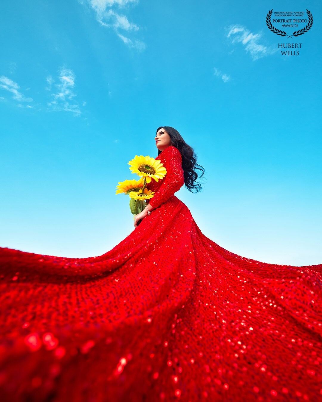 RED DRESS QUEEN<br />
⁣<br />
¡Nos encantó lo colorido que se ven estas fotos! ⁣<br />
Ese hermoso vestido rojo resaltando la belleza natural de nuestra modelo en contraste con el azul del cielo y el mar. ⁣