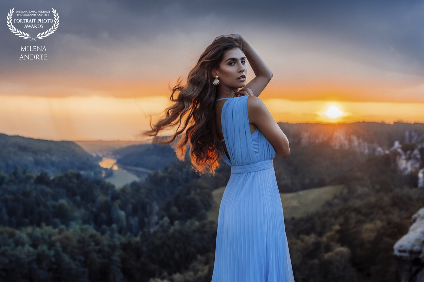 "If pictures that capture moments make you smile, then they are good pictures of even better moments."<br />
<br />
Model: @iisabelll.s<br />
Photo&Edit: @photogravity_milenaart