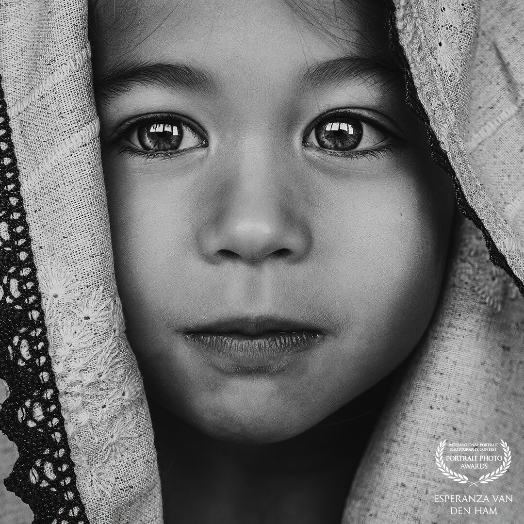 My favorite portrait of my daughter. My oldest daughter love to help me out and sit in my studio so i can try out some portrait ideas. With this portrait i tried to make the focus on the face and hide her hair underneath underneath the blanket. It was just something to try out and on Instagram it's featured a couple of times already! Feeling blessed i can create these picture for her and see here crow!