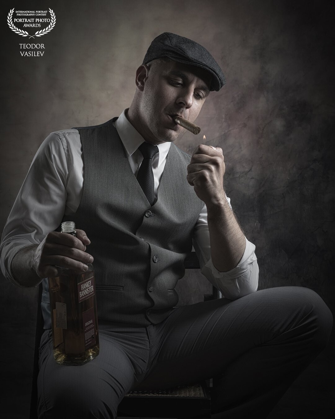 This portrait is inspired by Churchill style photoes. The cigar is a mandatory accessoary and Hankey Bannister is the favourite whiskey of Churchill.