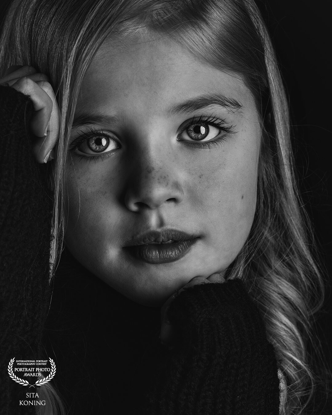 This girl comes to my photostudio every year around her birthday. She didn’t like this pose very much, still she rocks this picture with her big blue eyes..