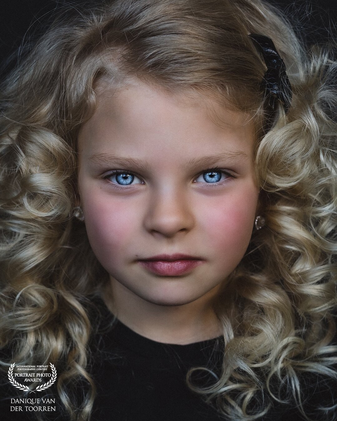 Lois her eyes !! Amazing.<br />
She is a beautiful girl, with blond hair and curls.<br />
<br />
Model: Lois<br />
Photographer & Lightroom edit @daniquevdtphography