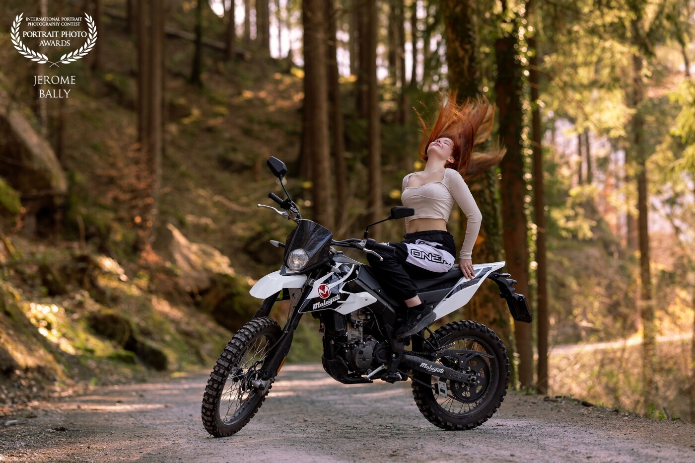 This picture was taken in the late afternoon together with Kate (@kate.xxenia) on her friends motorbike. We were trying some new poses when I aked her to play with her hairs and that is the result